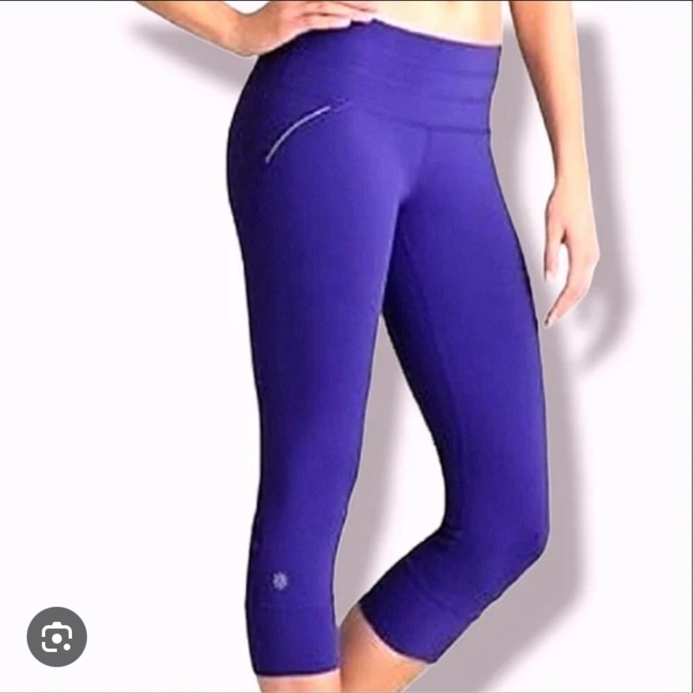 Athleta Size Medium Relay Capri Leggings Royal Purple Blue